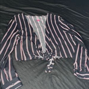 Stripe shirt you that you can tie.